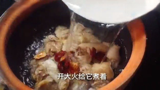 【椰子煲鸡】舌尖上的美味: 椰子的清甜夹杂鸡肉的鲜香,口感爽滑嫩~
