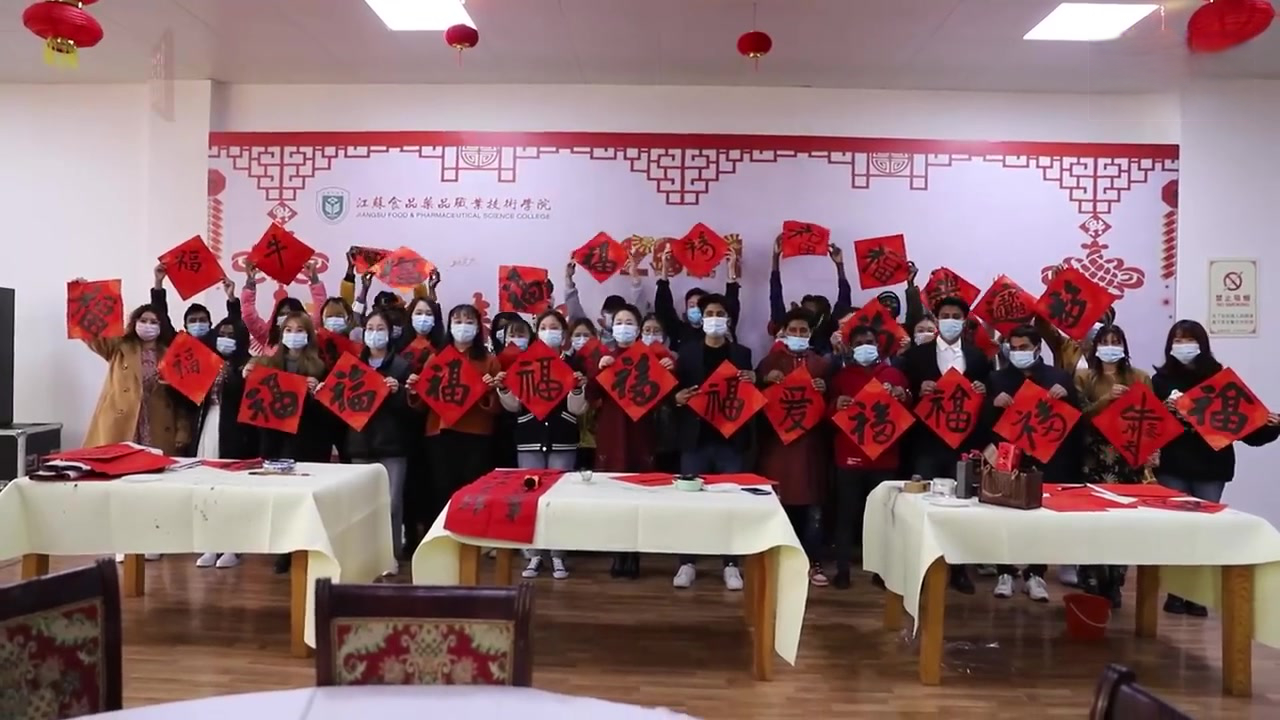 【江苏某高校给49名留校师生发现金红包,校长:让大家感到家的温暖】2月9日,江苏淮安。因疫