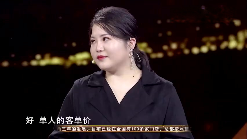 拒绝传统,烤肉我们只要鲜切的。大浪烤肉创新研发多种网红菜品,遇水可生长的“万物生长”、雪茄