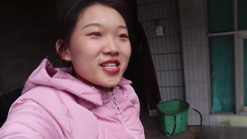 优秀Vlog作品推荐——小板板:出趟门回家,家里养的小鸭子居然有五只不幸去世了。听奶奶说小