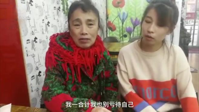 【总有人在默默爱你,小伙为独自庆生的老人偷偷买单】27日,辽宁鞍山,69岁的王阿姨自己买了
