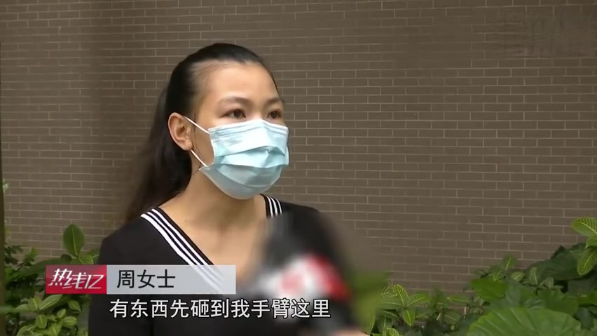 【小区天降鸡蛋砸伤婴儿!宝宝面部外伤、左手软组织挫伤!】近日,广东中山的周女士抱着四个月大