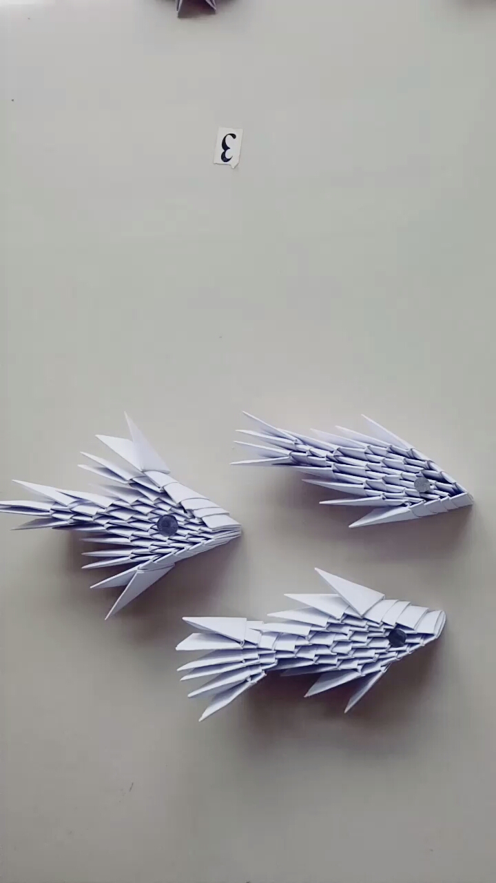 三角插折纸小鱼