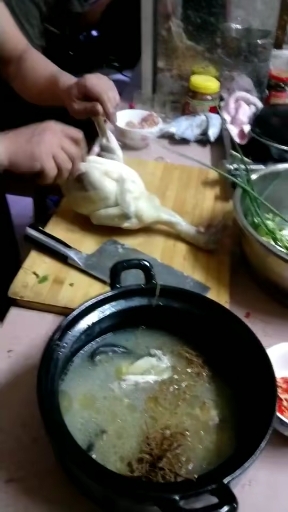 云南名贵药材三七炖鸡肉美食第一大补。