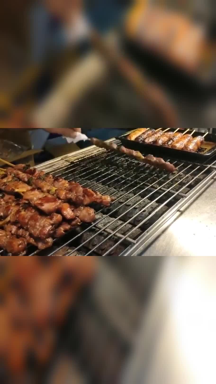 新疆的烤羊肉串一块钱一串,美美脆脆,吃到上火!