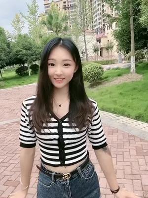 微风轻轻起,我好喜欢你。