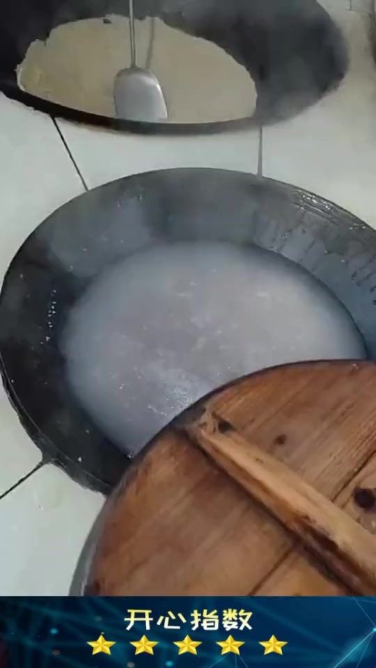 #搞笑段子#小时候妈妈田里农忙,我下午就把彩子粥煮好,腌小瓜菜,摊饼,炒韭菜