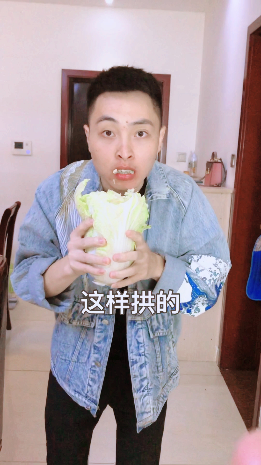 #搞笑夫妻#老婆竟然让我这样吃白菜