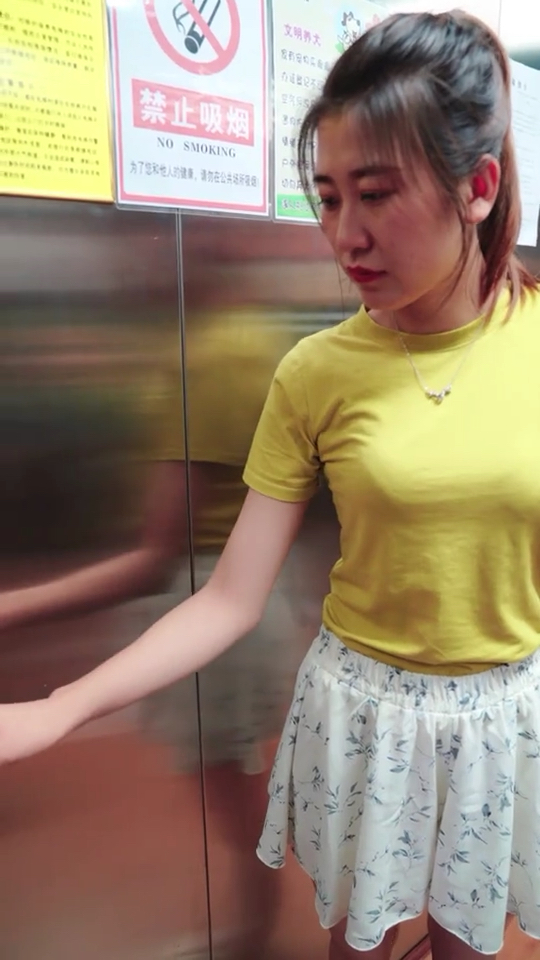 估计这个小姐姐是喜欢我