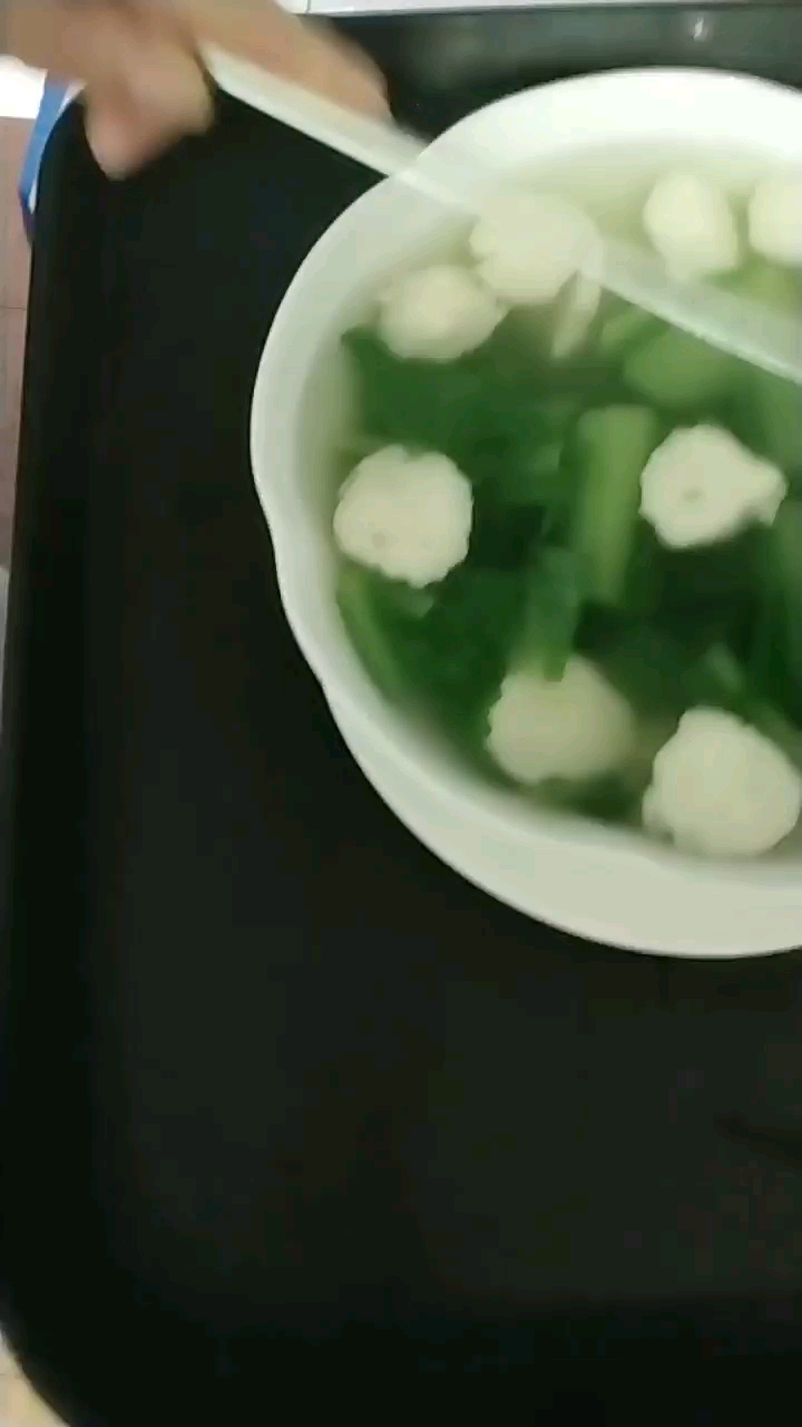 小白菜鱼丸汤 