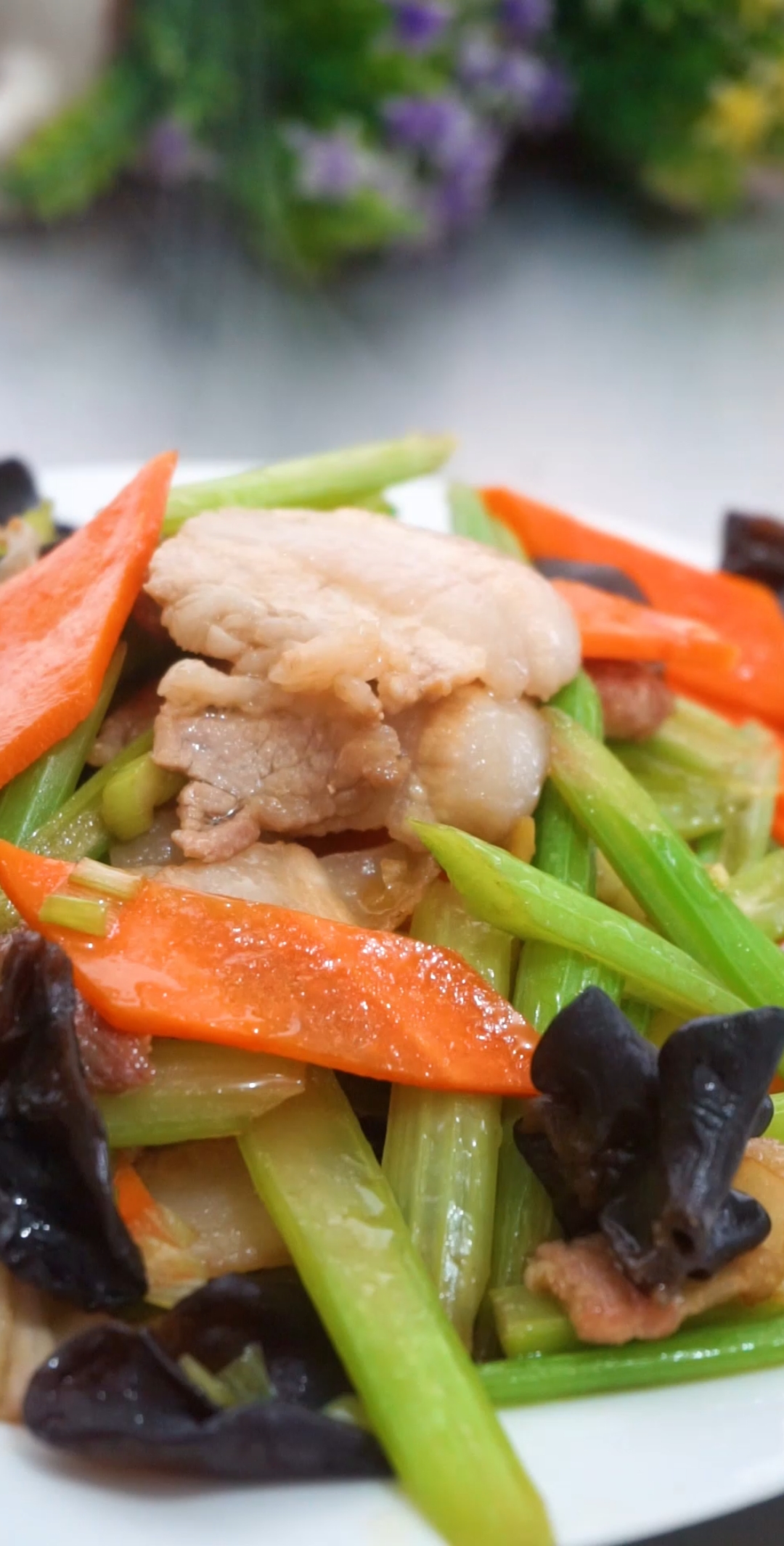 #贴秋膘#芹菜炒肉家常做法,简单易上手