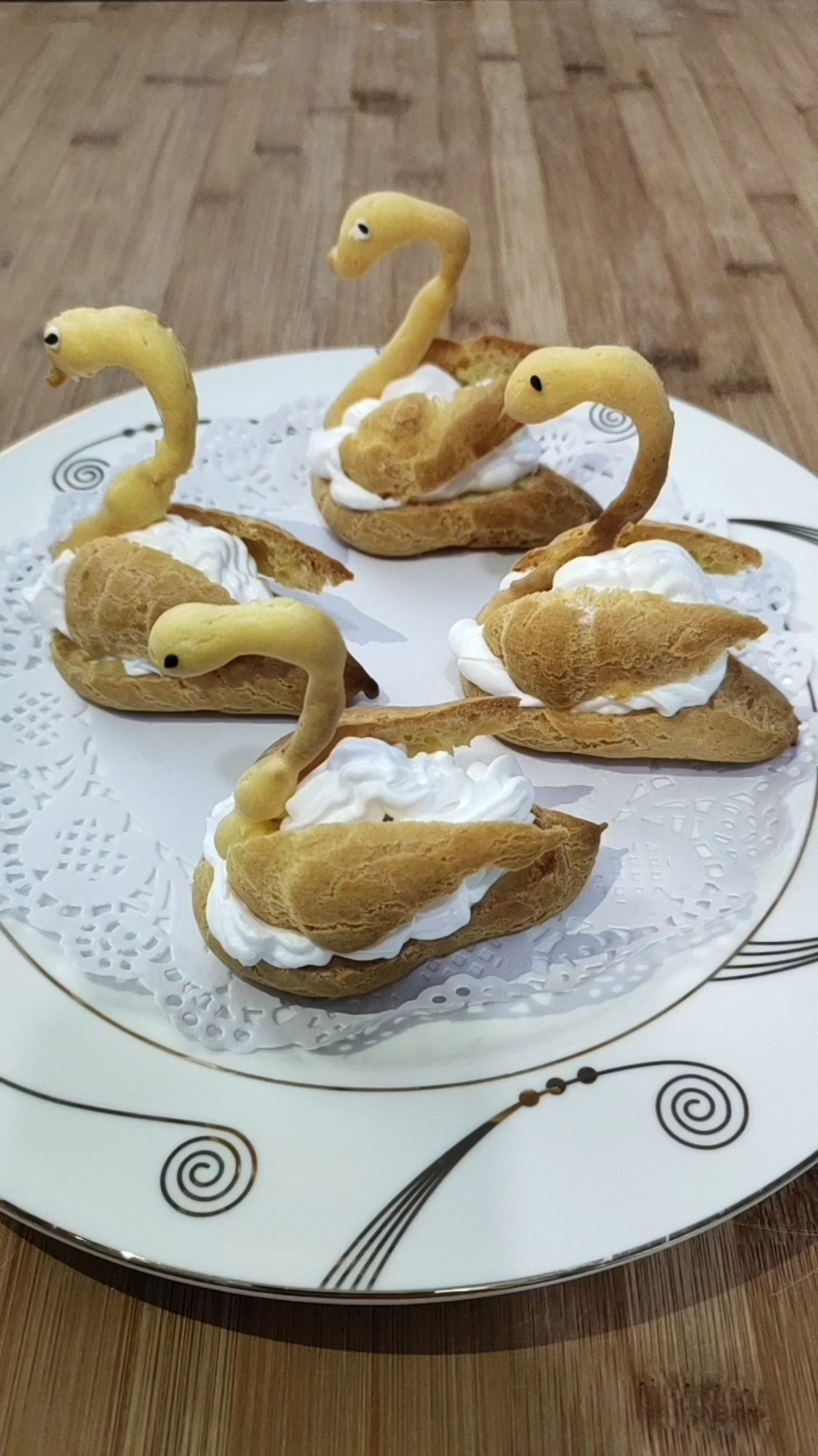 #美食记#天鹅泡芙原来这么简单,教你在家就能做