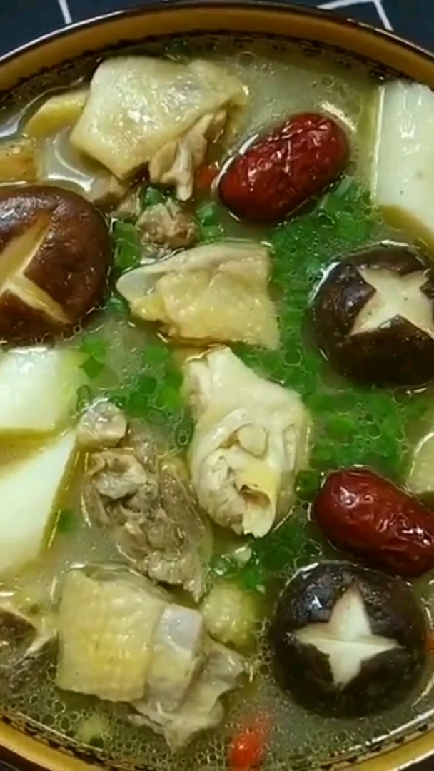 #食神大PK#淮山炖香菇红枣鸡汤