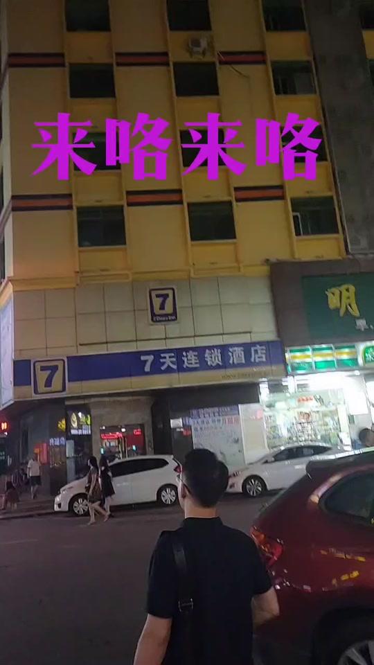 来咯来咯,沈记现捞鸭脖鸭头猪蹄,四千碗凉面,四川凉菜出摊咯,欢迎各位老铁过来品尝!@涛 哥