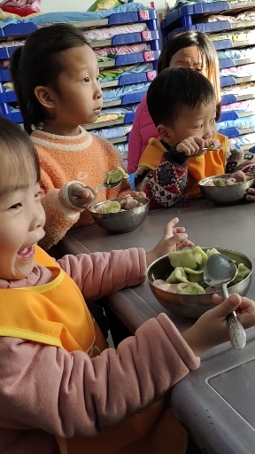 #带上全民去旅行#幼儿园元旦亲子活动--包饺子!!孩子们很开心