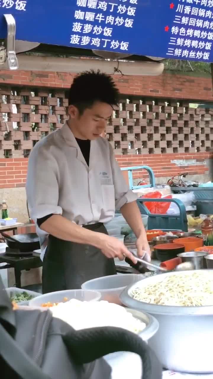咖喱鸡丁炒饭咖喱牛肉炒饭菠萝炒饭菠萝鸡丁炒饭