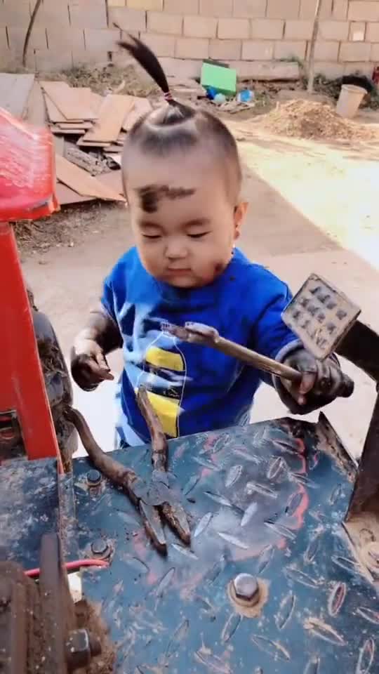 搞笑段子剧带你来农村是体验生活的,认识鸡鸭鹅,感受大自然,不是让你来跟着姥爷学修车的