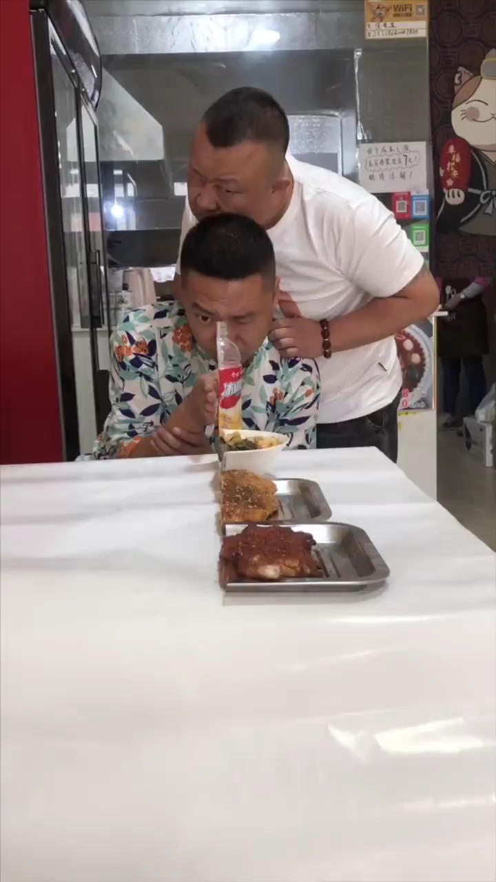 #搞笑段子#还真的是一半。