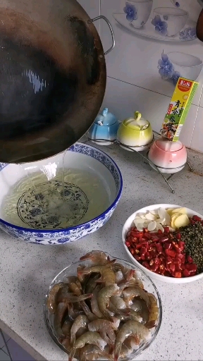 红焖大虾的做法,只要简单三步,保证你成为大厨。