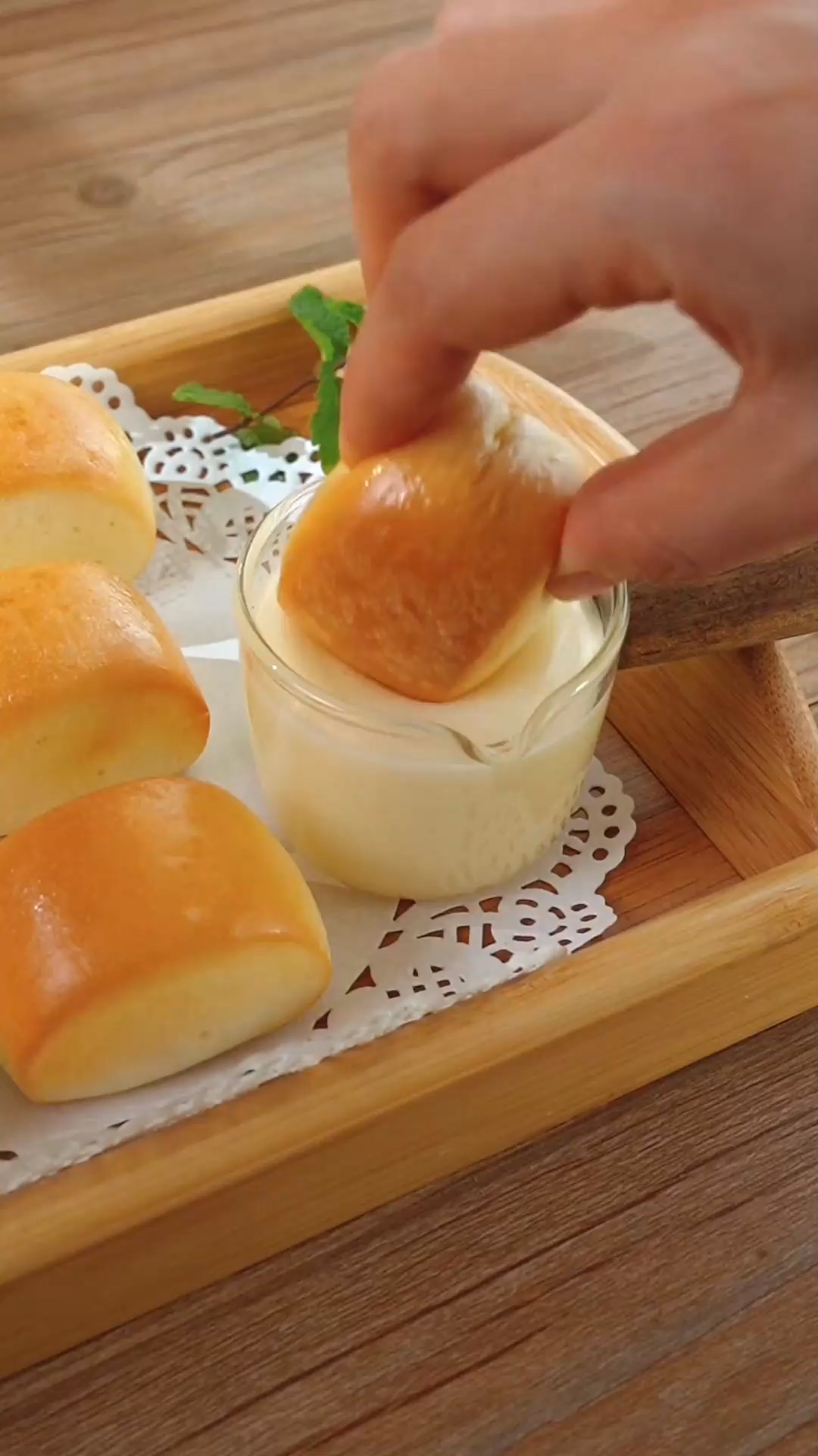 #美食记#自制炼乳搭配空气炸锅烤馒头,太妙了!