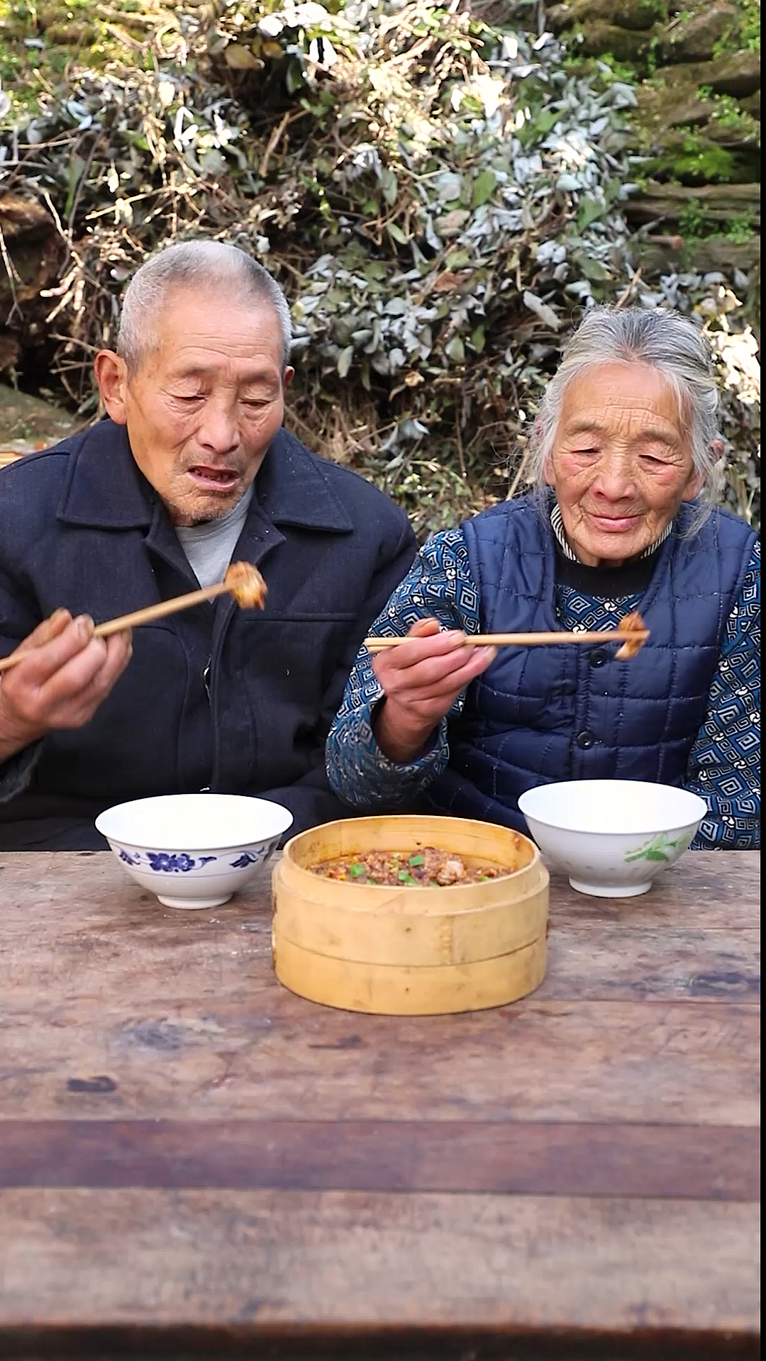 下集: 奶奶的拿手菜粉蒸排骨,方法都在视频里,过年回家适适吧。