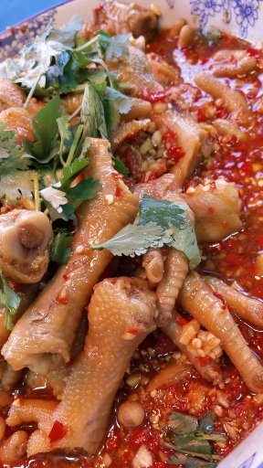 乾隆宴御品叫花鸡新品之网红鸡爪——色艳味美,味道鲜香酸辣,口感劲道,富有嚼劲,实