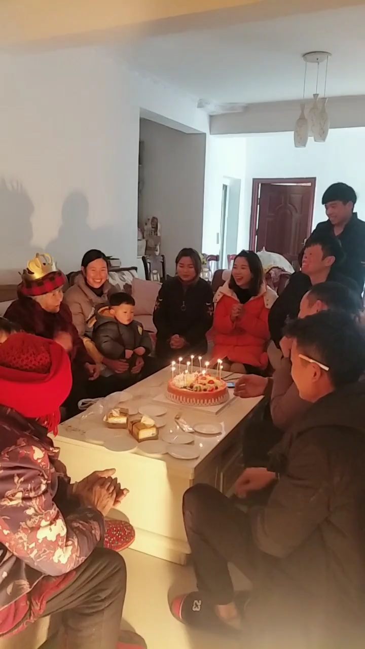 #佛系生活#哈哈,过生日啦来吃蛋糕呗
