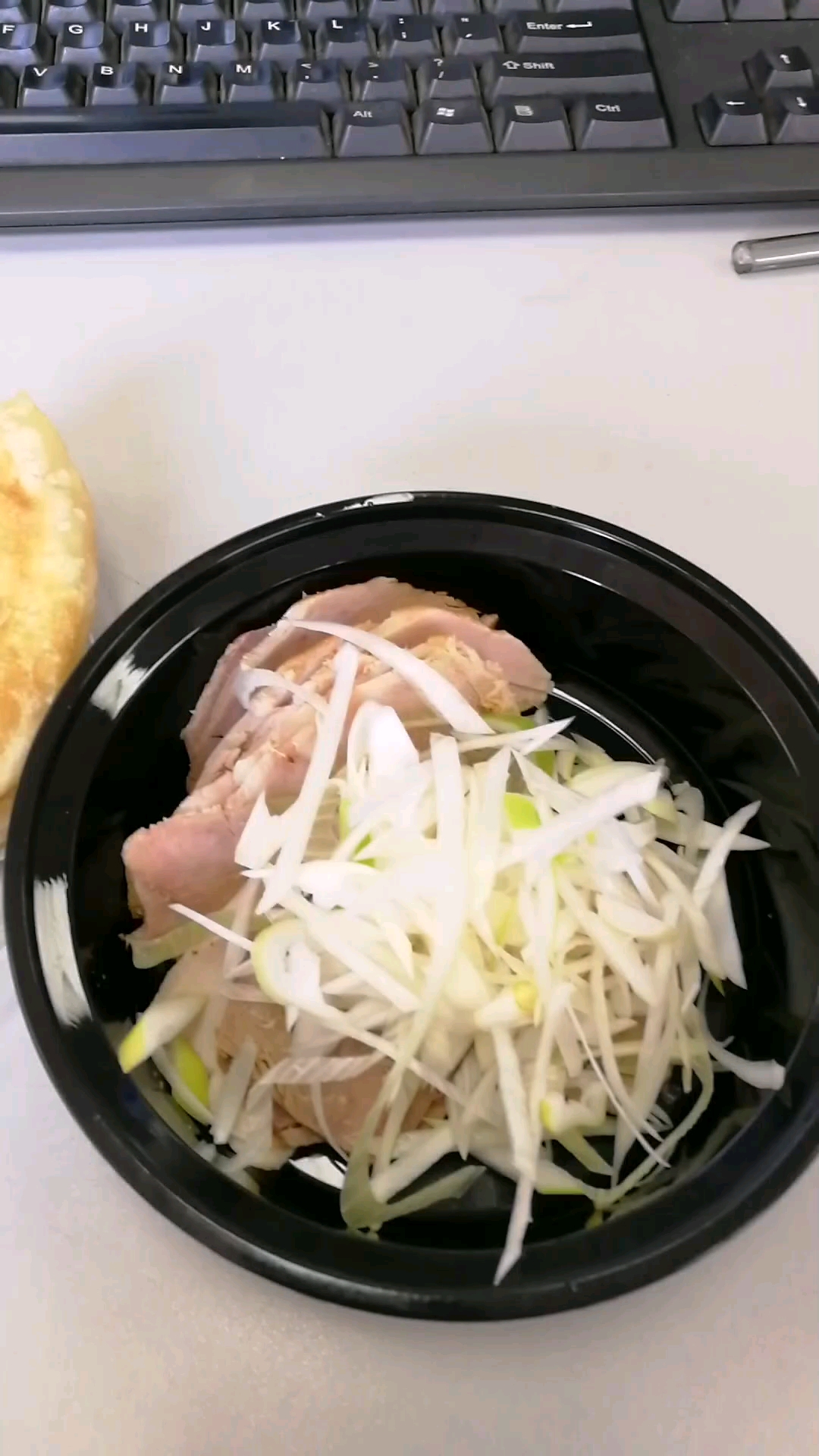 李连贵熏肉大饼吃起来