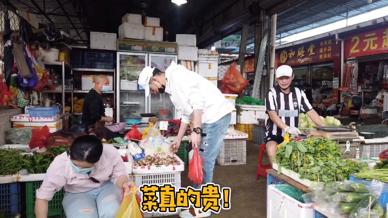 #我要上热门#养生小炒!木耳烧腐竹,拿肉都不换!超级下饭,好吃到舔盘!配上青椒跟胡萝卜更养