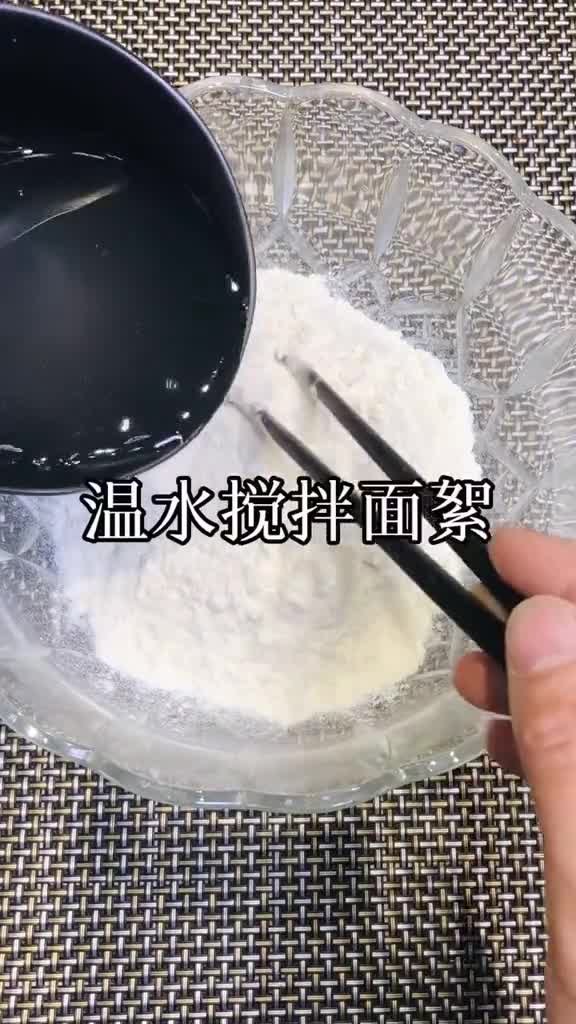 家里的菜都吃完了那就做个剪刀面吃吧麻辣酸爽好吃