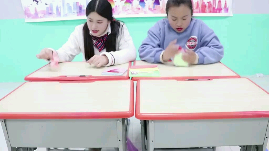 王九教老师用卡纸做兔子没想老师的兔子不会站真有趣
