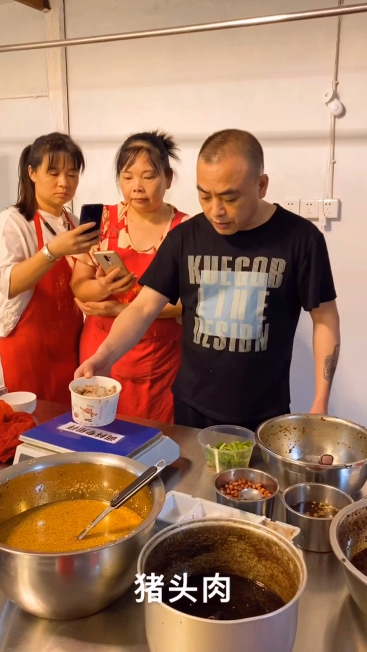 看完这个视频叫你学会四川风味红油猪头肉