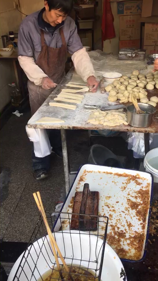 炸油条啦