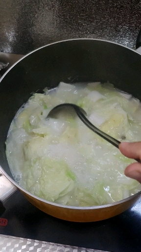 #控糖#二型糖尿病早餐,鱼汤煮大白菜要营养有营养,要蔬菜有蔬菜,口感美极了。