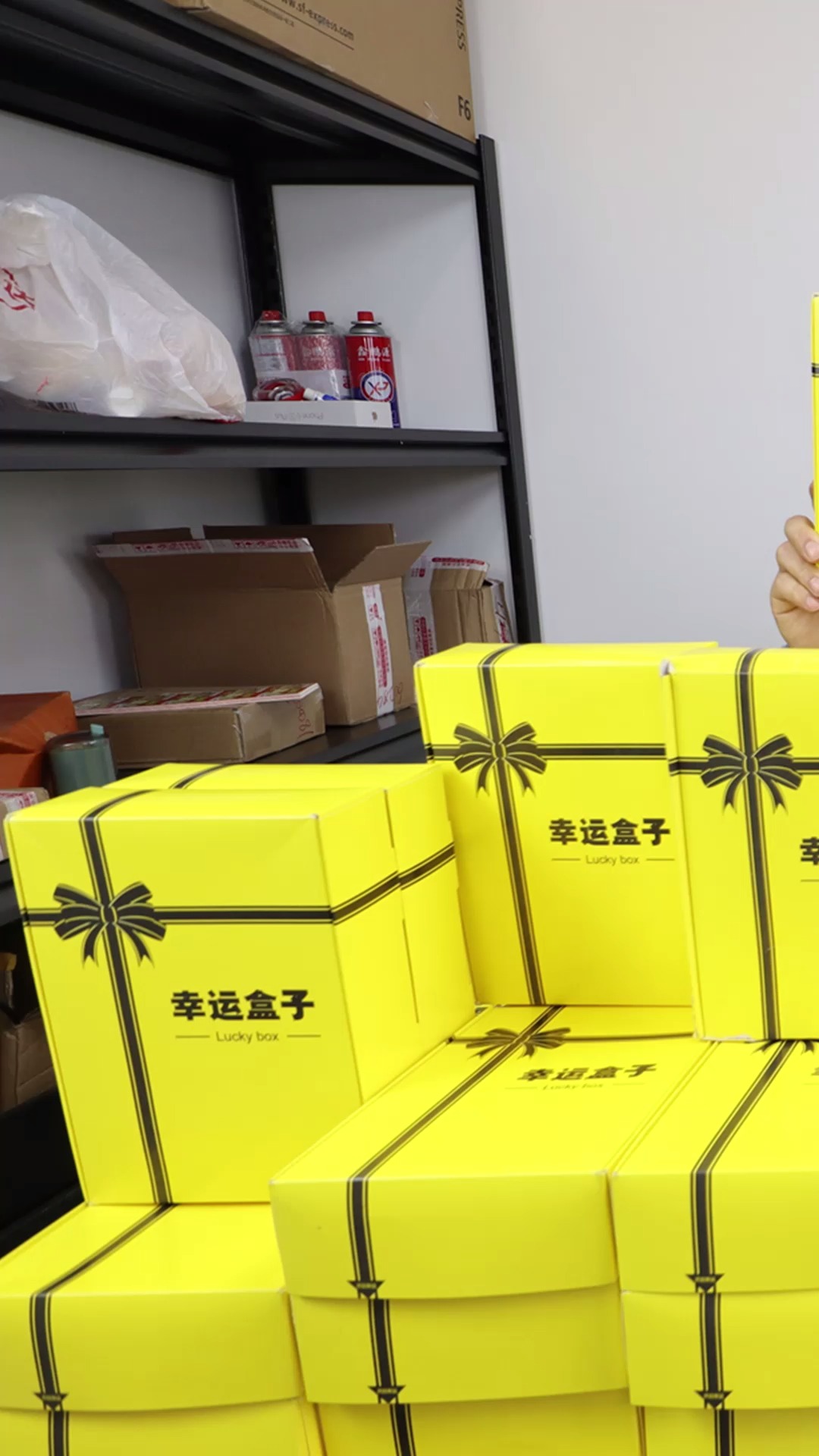 #幸运盒子#10000块钱买老婆100个幸运盒子,中第3个手机了,开心