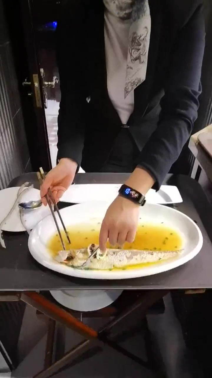 专业去刀鱼骨,去一条十块钱