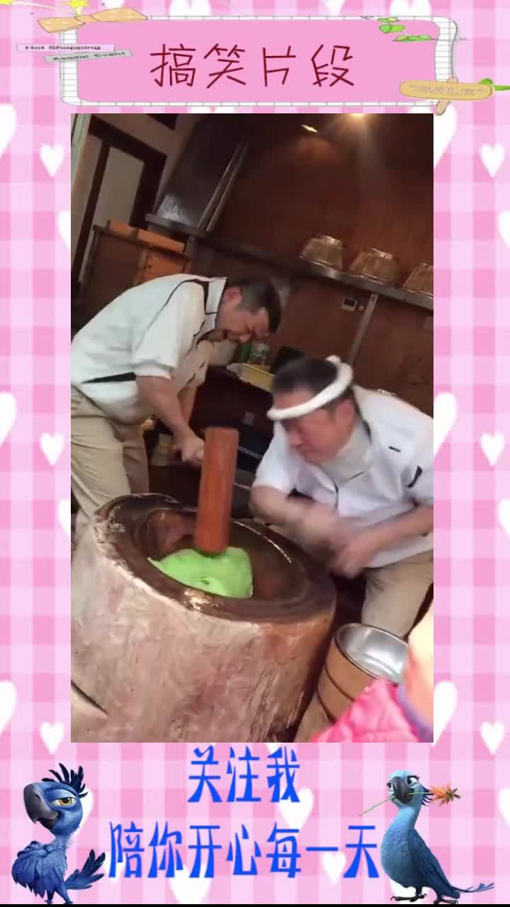 #搞笑段子#日本奈良民间的传统打年糕-小视频