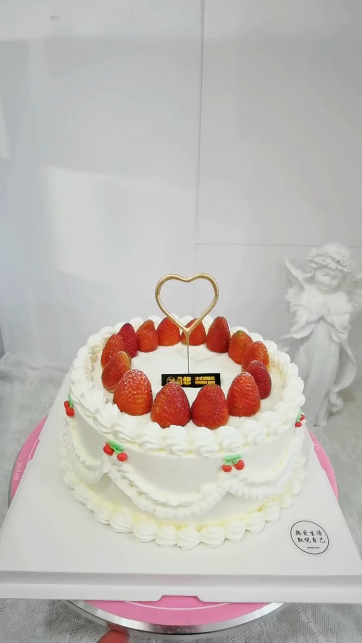 #生日蛋糕#简约风的草莓蛋糕,你喜欢吗?