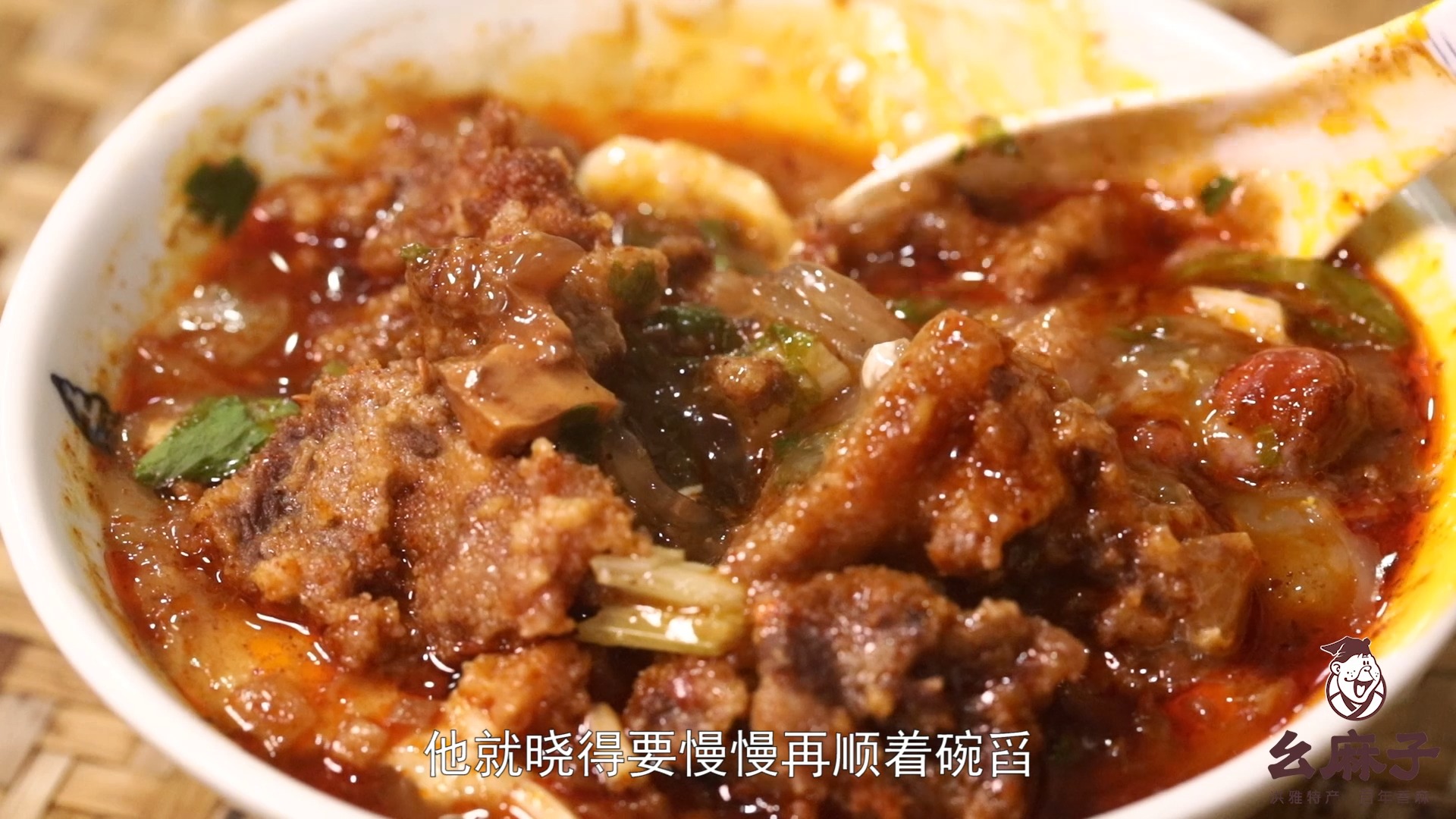 #美食#豆腐脑,南方人:“甜!”北方人:“咸!“,乐山人:“来尝尝我的!”