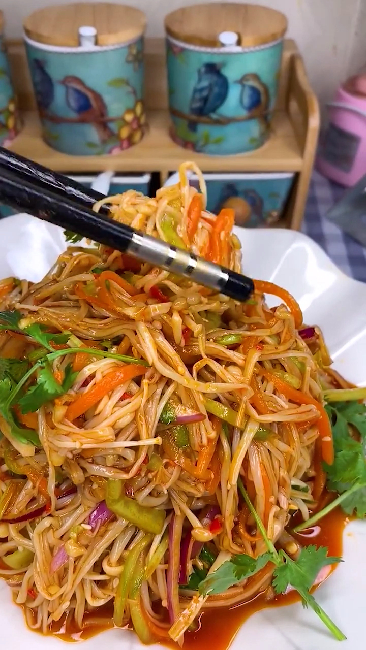 #美食记#教你做凉拌红油金针菇,太好吃了
