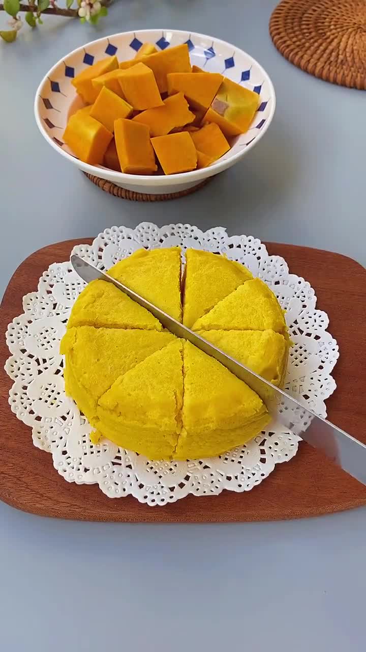 家里南瓜还有吗?做成蒸糕,软软糯糯,没牙宝宝也能吃