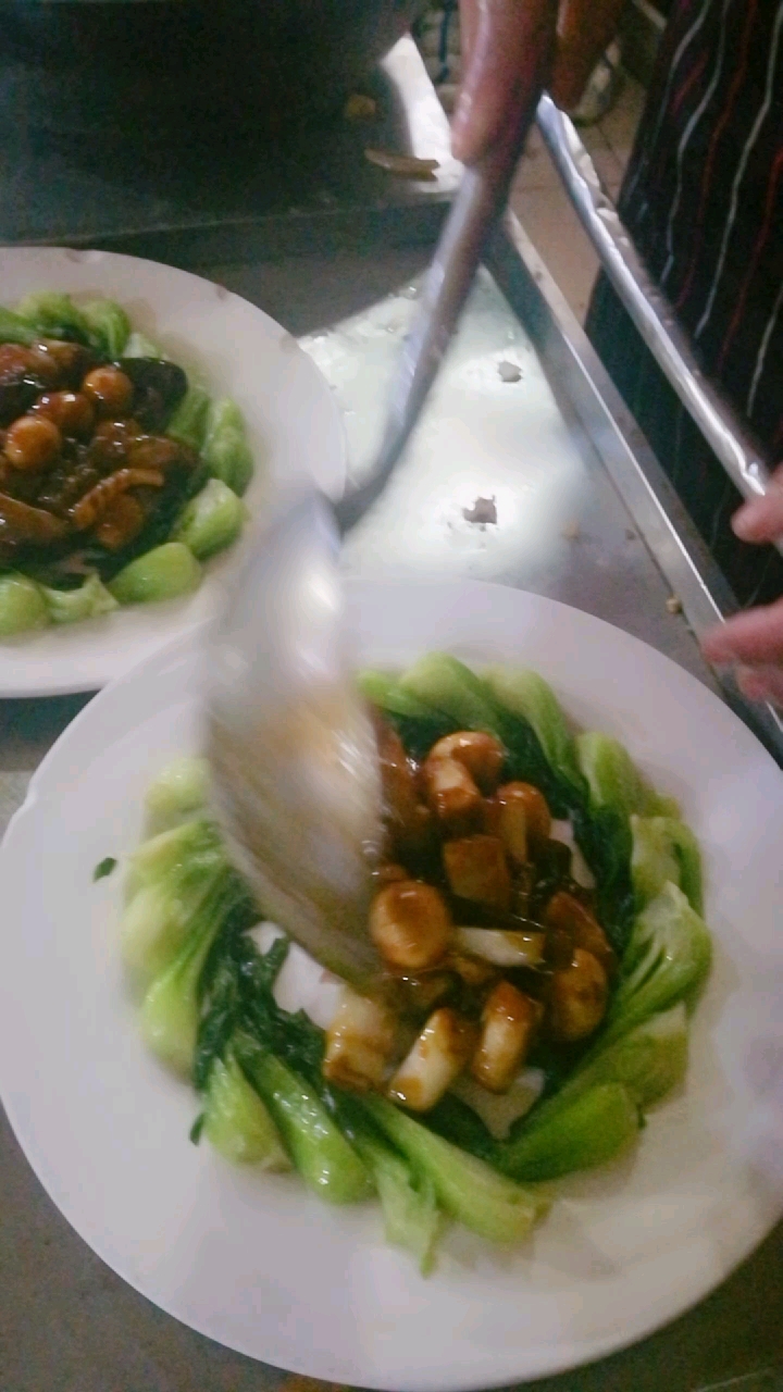 鲁菜精品:“葱烧海参”