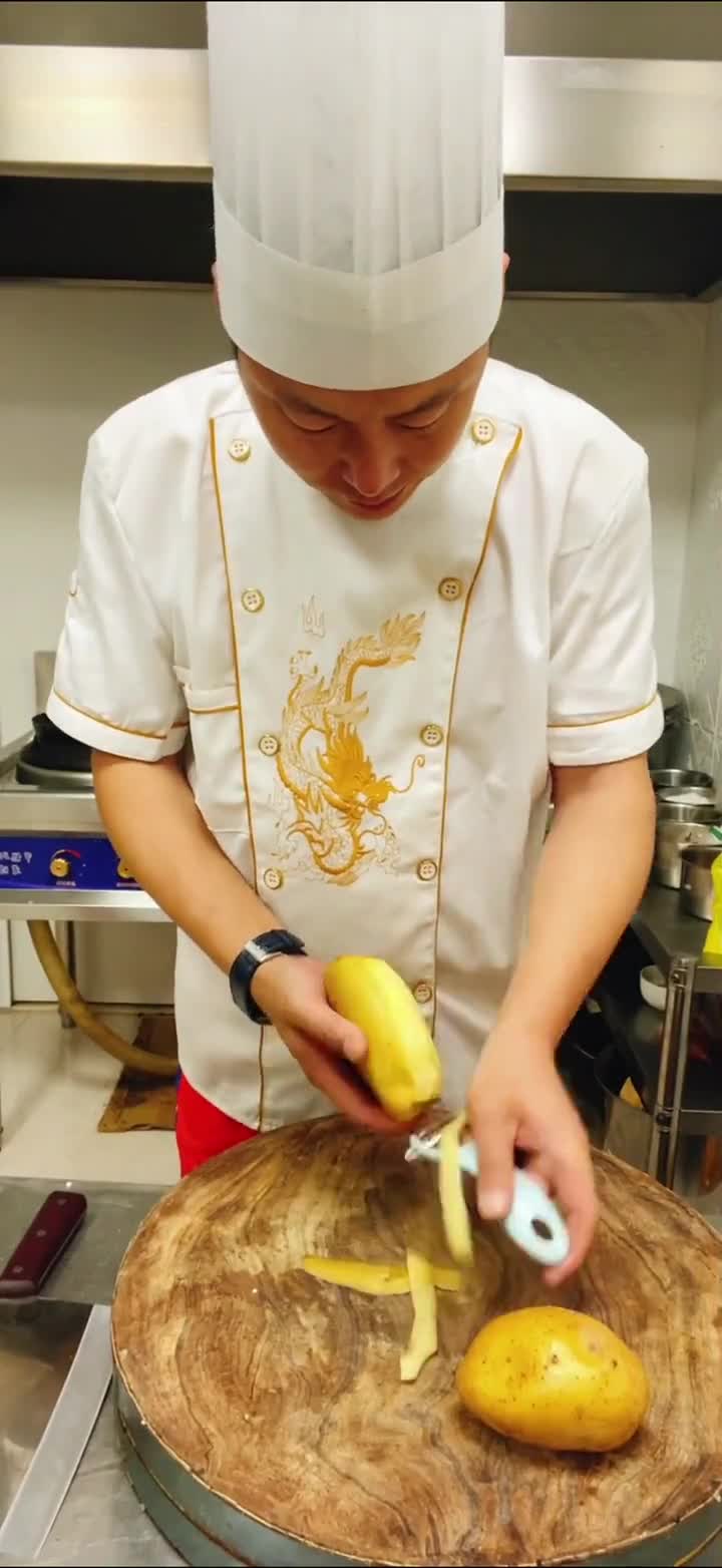 厨房里的江湖舌尖上的美食这家店回头客超多尖椒炒土豆丝