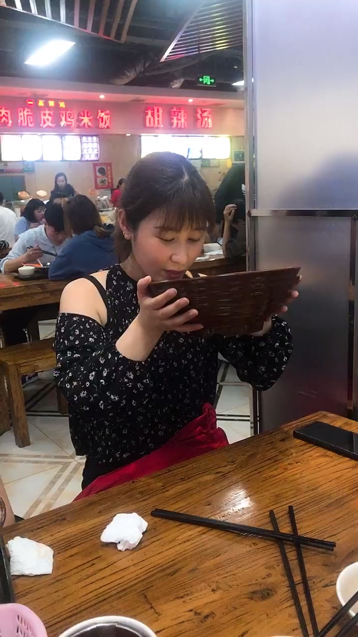 宝贝啊!下次咱也别用碗了,直接用锅得了
