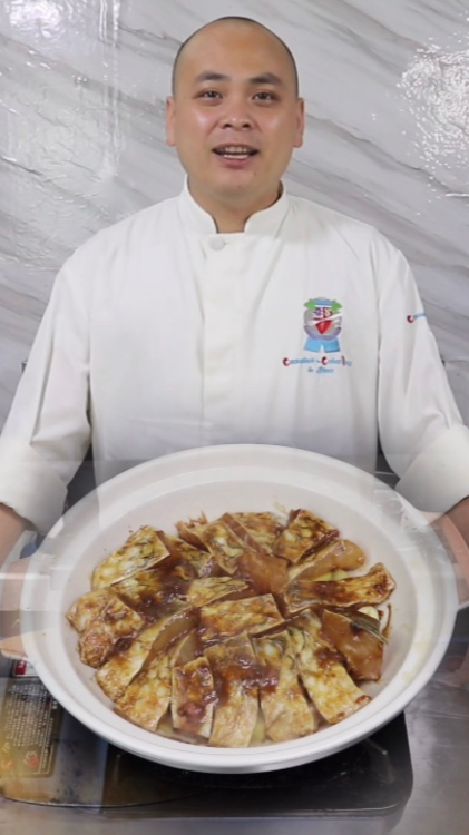 #美食#大厨分享一道“砂锅鱼腩”，鱼肉鲜嫩入味打开满屋飘香，收藏了