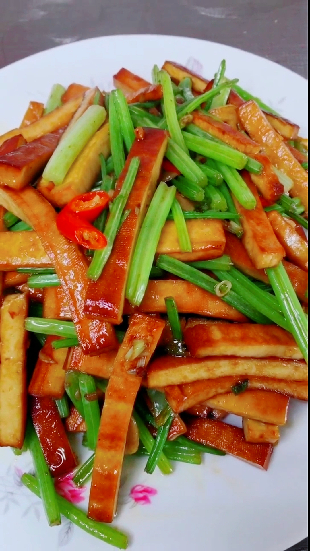 #冬季进补计划#厨师长教你做香芹炒豆干,好吃又下饭。