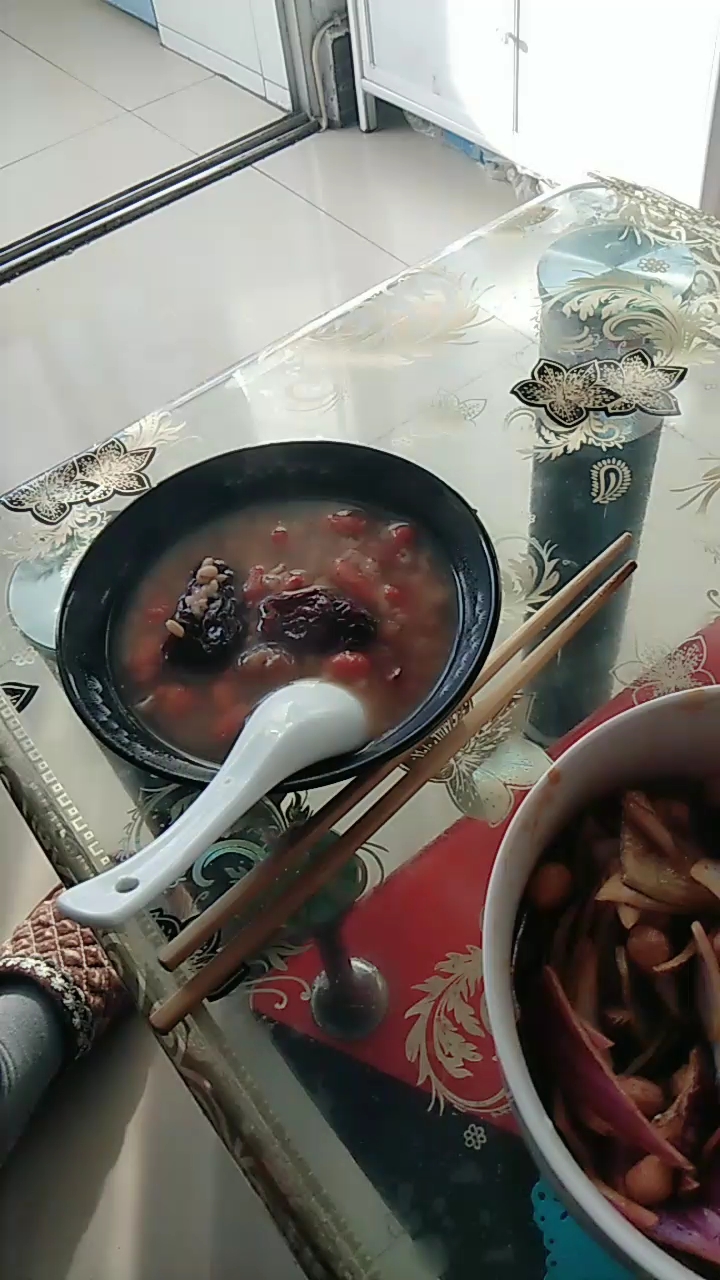 玉米红小豆 桂圆 大枣 枸杞粥