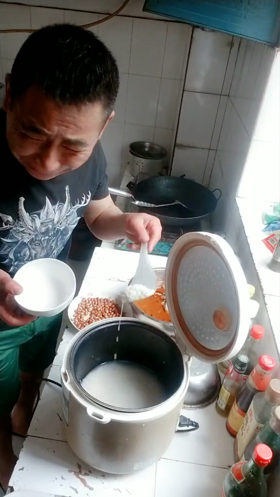 我想问一下,有好多友友们干过,炒菜好,忘了按电饭锅……