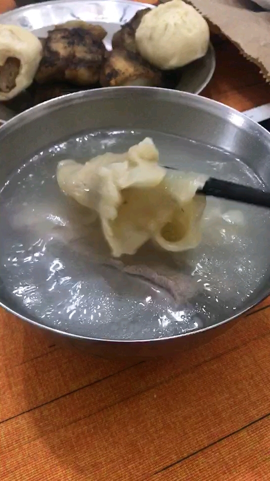 鱼胶炖排骨好好补一补