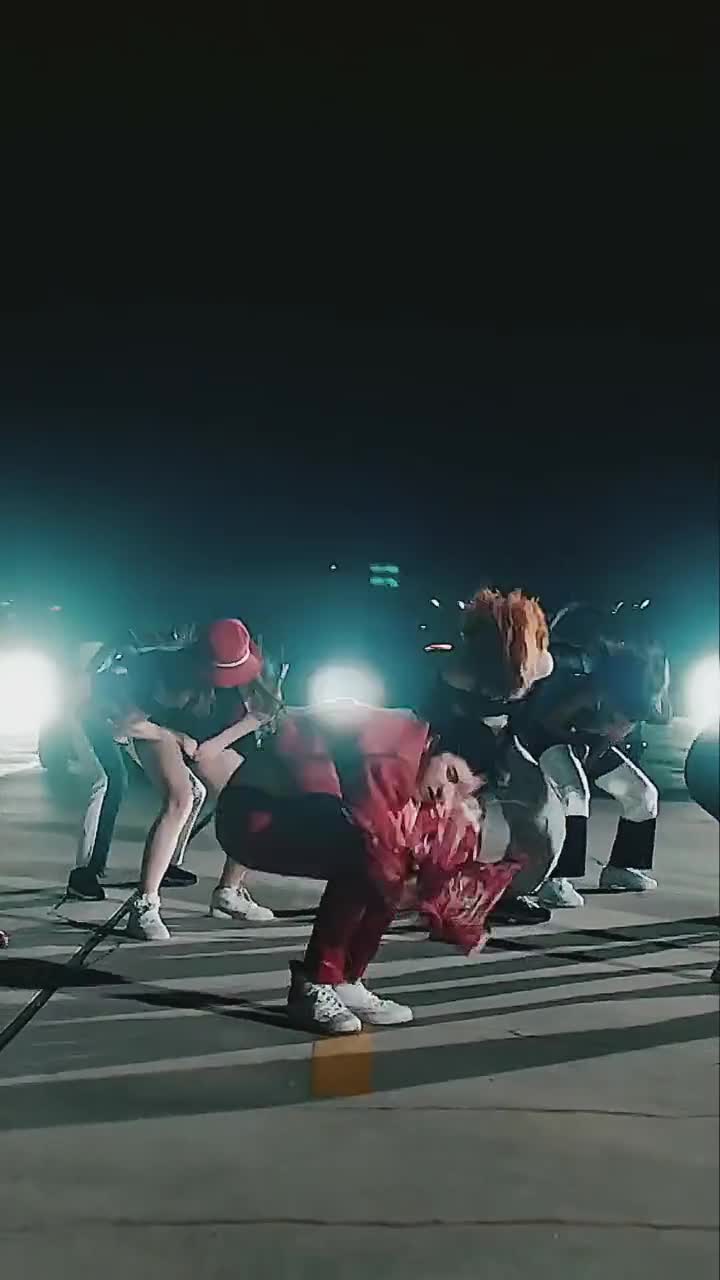 #蔡徐坤新歌mv很多人对他黑出感情了#送你一张动态壁纸